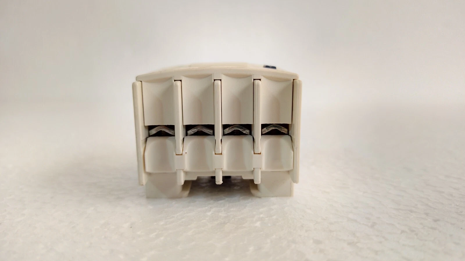 admin/uploads/uploads/schneider electric ladn04 four pole auxiliary_1.webp